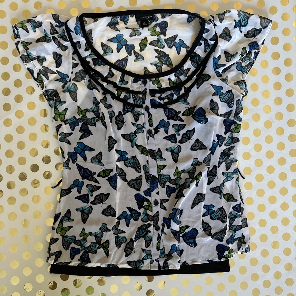 East 5th Black and White Ruffled Fitted Blouse